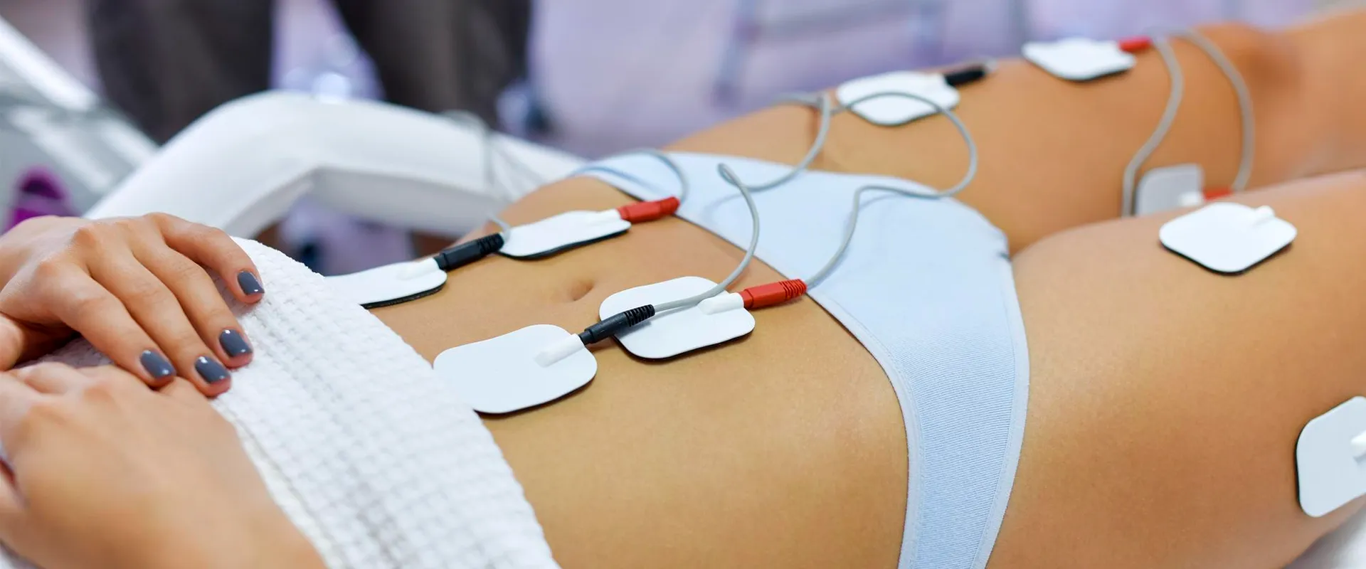 Eletroestimulação Muscular (EMS) - Contrações musculares profundas para força e definição corporal - Instituto Isabella Seixas