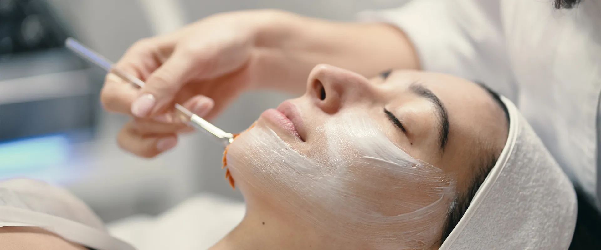 Peeling Facial - Renovação controlada para qualidade e equilíbrio da pele - Instituto Isabella Seixas